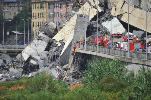 Crollo del ponte, indagate dieci aziende fantasma