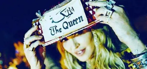 60 anni e non sentirli: Madonna festeggia come una regina berbera a Marrakesh 