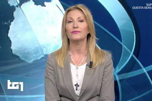 Tg1, nuove polemiche per Marina Nalesso in onda con crocifisso