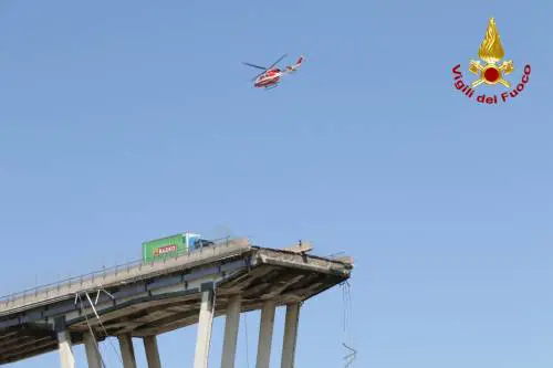 "Ora abbattere il ponte" E c'è il blitz della Gdf nella sede di Autostrade
