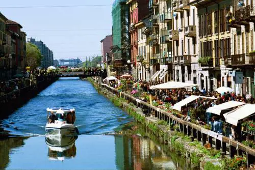 Duecento persone per parlare di Navigli Fdi: «Referendum»