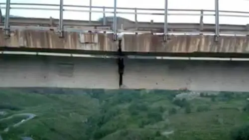 L'altro "Morandi" con la crepa. Mastella chiude il ponte a Benevento