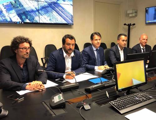 Crollo ponte a Genova, governo dà il via all'iter per la revoca della concessione ad Autostrade