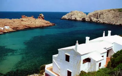 Truffa nel Salento, turista prenota casa vacanze, ma la trova chiusa
