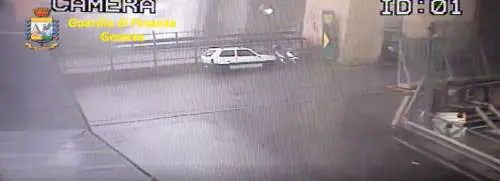 Nei video c'è la prova: un tirante si è spezzato