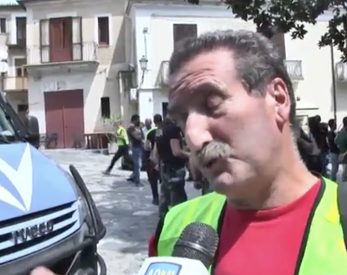 Calabria, il soccorritore alla bimba salvata:  "Le ho detto che i genitori la stavano aspettando.."
