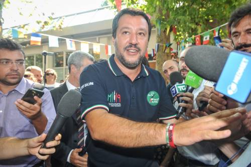 Diciotti, Salvini striglia i migranti: "Sciopero della fame? Pensino ai poveri italiani"