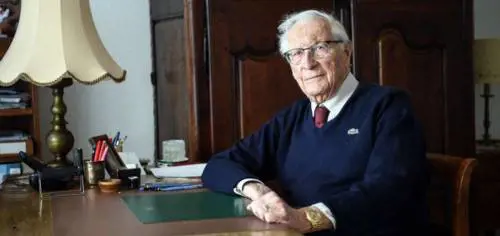 L'uomo che mise il quarzo negli orologi da polso (morto a 100 anni precisi)