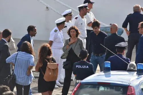La Boldrini sfrutta la Diciotti: "Salvini spietato con i deboli"