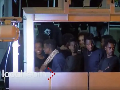 "Su Diciotti né bimbi né scheletrini". Social in rivolta: "Sono questi?"