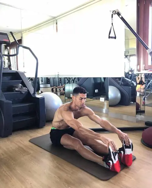 Crouch svela: "CR7 si guardava nudo davanti allo specchio e si lodava"