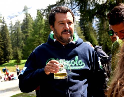 Salvini contro chef Rubio: "Paladino dei clandestini ​mangia che ti passa"