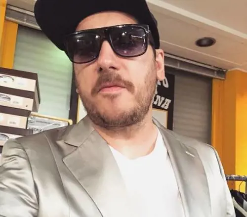 Ironica canzone razzista scala le classifiche di Spotify. E la rivista Rolling Stone si indigna