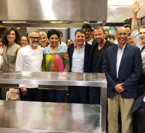 Renzi sceglie la cena stellata (al posto della Diciotti)