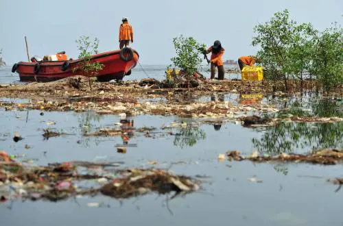 Giacarta, una nuova Atlantide che sta affondando nell'acqua