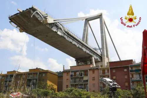 Assiste al crollo del ponte e rimane traumatizzata: la bimba ora non parla più