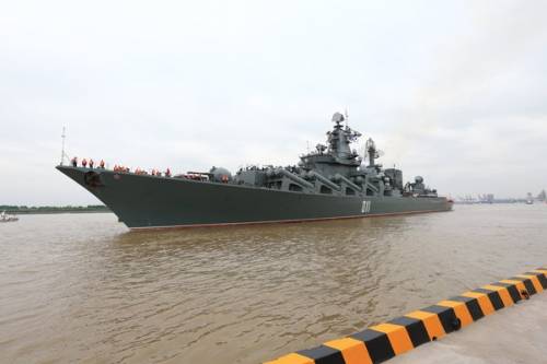 Missili ucraini sul Mar Nero | l' esplosione sull' incrociatore russo