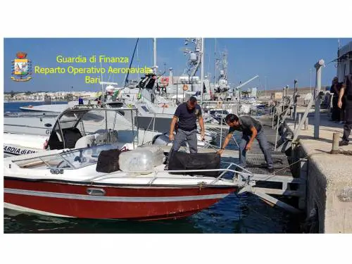 Otranto, fermato motoscafo con sette quintali di marijuana