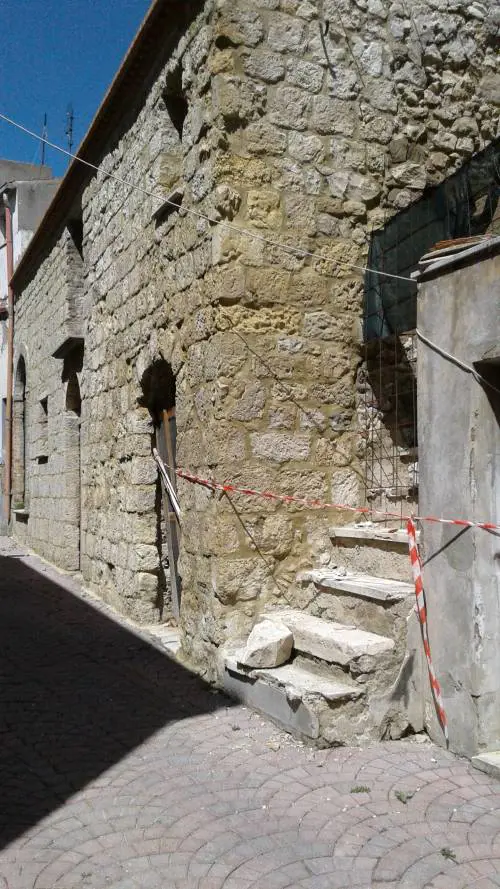 Quell'Italia che sta in piedi anche quando tutto crolla