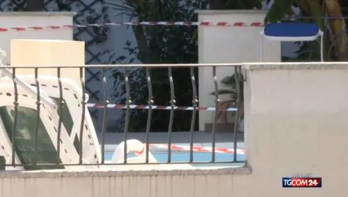 Un altro bambino annega in piscina