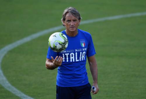 L'Italia stecca ancora e il web non perdona: "Ditemi che Mancini è assunto con il job act"