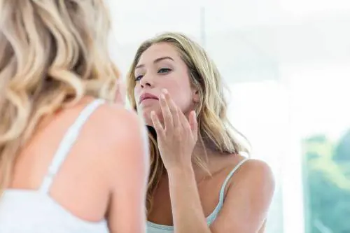 Acne, cause e rimedi di questo inestetismo della pelle 