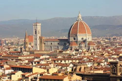 Firenze multa chi mangia per strada