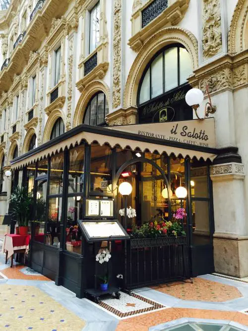 "Salotto" e "Gatto rosso" battono il Comune e resteranno in Galleria