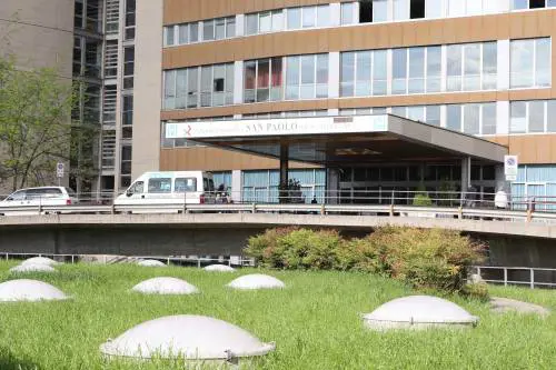 Al San Paolo cede il soffitto in sala parto