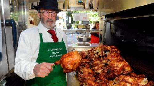 "Così da mezzo secolo conquisto la città con i polli allo spiedo"