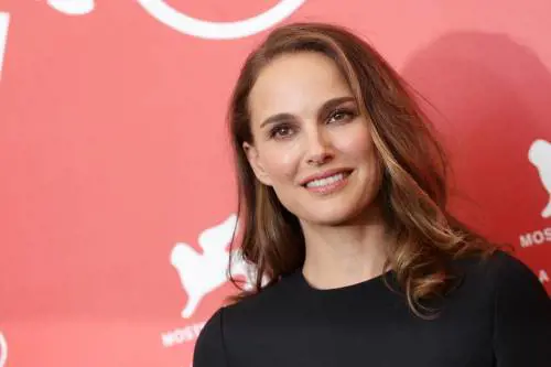 Adesivi, selfie e appelli "vip": le urne si trasformano in evento