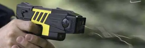 Pistola, taser e coltello: così i banditi rapinano un hotel vicino Arezzo