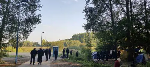 E adesso il "buonista" Macron fa sloggiare 800 immigrati