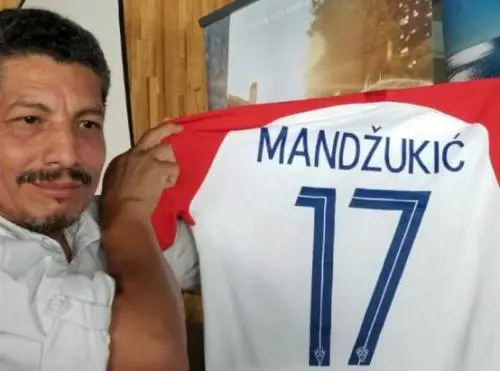 Mandzukic mantiene la promessa: regalo fatto al fotografo travolto al Mondiale