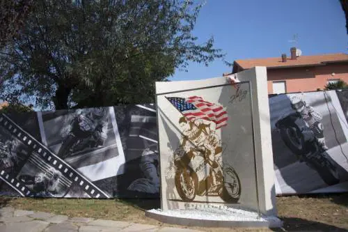 MotoGp, commozione a Misano: inaugurato monumento per Hayden