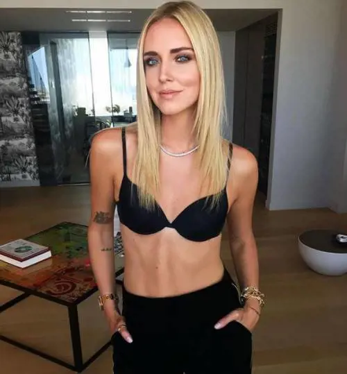 La Ferragni presa di mira dal web: ​"Ma le tette non erano in vendita?"