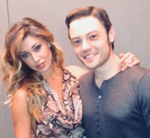 Tiziano Ferro posta foto con Belen, ma i fan del cantante non gradiscono