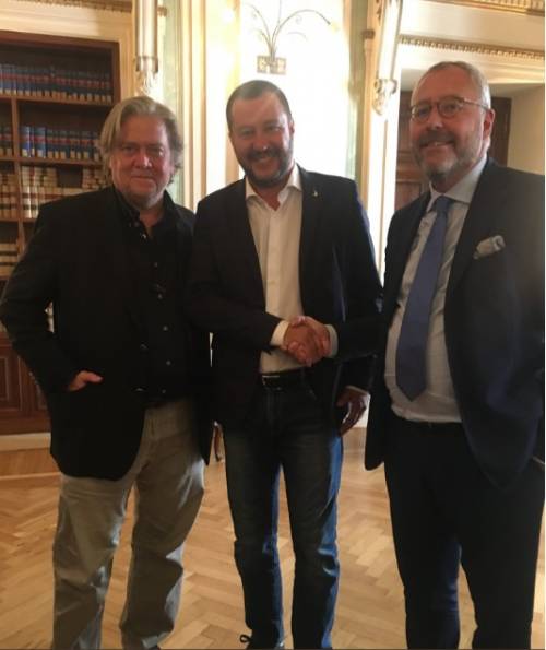 Salvini incontra Bannon e aderisce alla fondazione "anti-Soros"