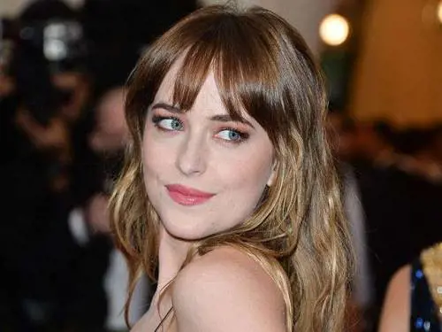 Dakota Johnson: un tatuaggio svela la storia d’amore con Chris Martin?