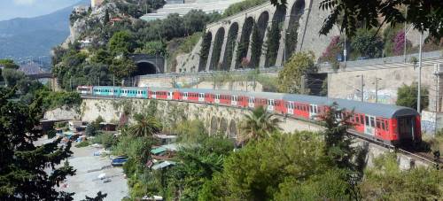 Tenta di espatriare in Francia: algerino travolto dal treno