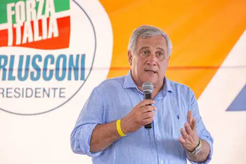 "Con il Cavaliere candidato Forza Italia batterà i gufi"