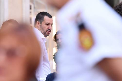 Salvini fa il capitano: festa, cibo e musica per il team leghista