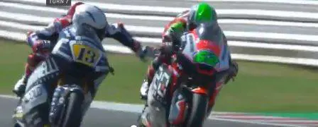 Moto 2, follia di Fenati a Misano: afferra il freno di Manzi a 250 chilometri all'ora