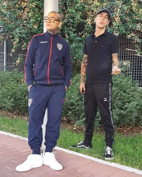 Follia al concerto: il rapper Jamil aggredisce un fan