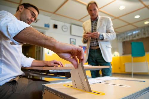 Svezia senza una maggioranza. L'estrema destra anti migranti sfiora il 18%