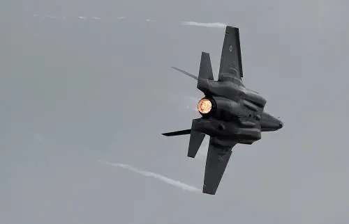 F-35, ennesima giravolta M5S: "Non possiamo dire no a questa tecnologia…"