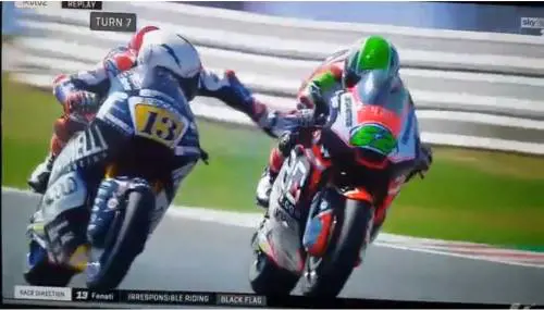 Fenati, bandiera bianca: via la licenza