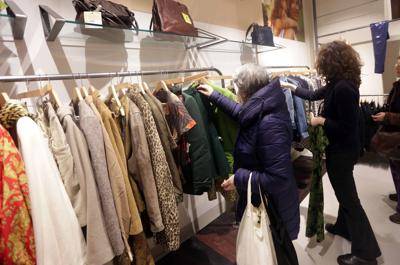 Roma, finti turisti russi rubano nei negozi di lusso: bottino da 60mila euro