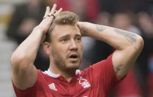 Guai per l'ex Juventus Bendtner. I media danesi: "Arrestato per aggressione"