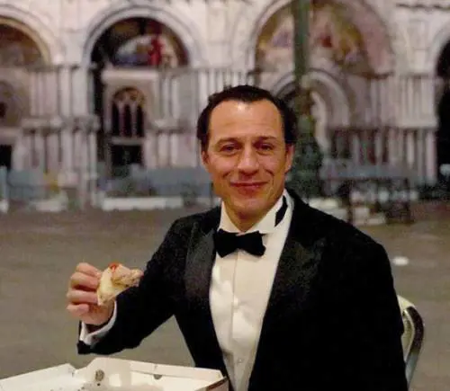 Bufera su Stefano Accorsi: "Lui di esempio per altri? Siamo senza speranza"